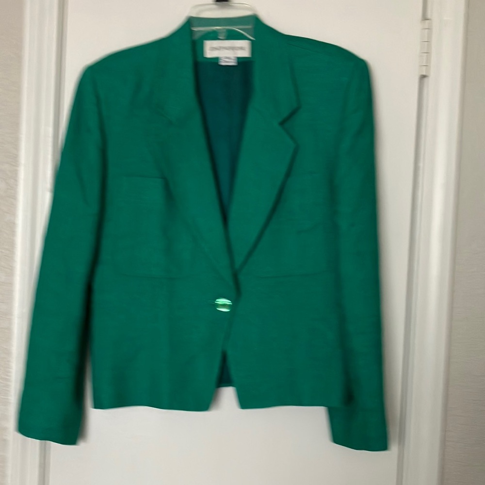 Vintage Green Linen Jones New York Jacket. size 12 lined. Double pockets.